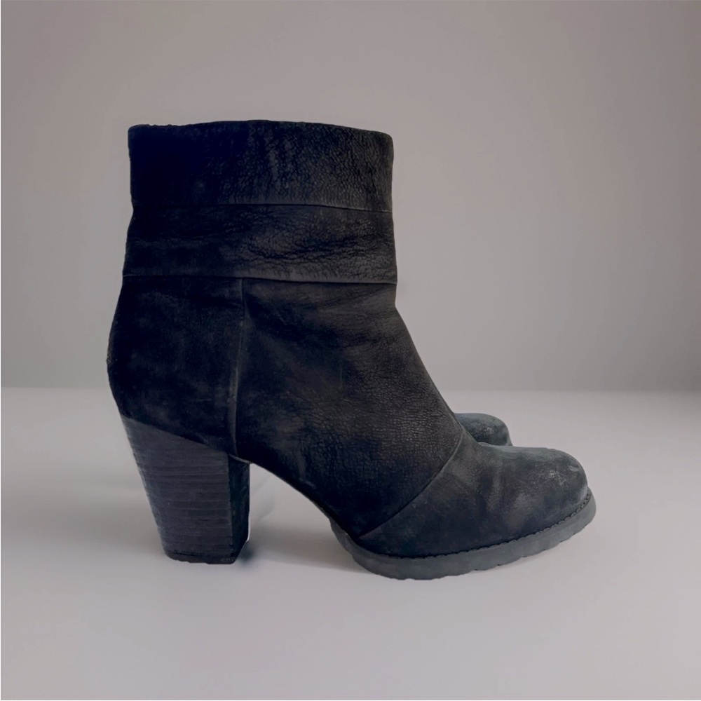 Clarks Women Black Ankle Heeled Nubuck Leather Boots Size 7.5